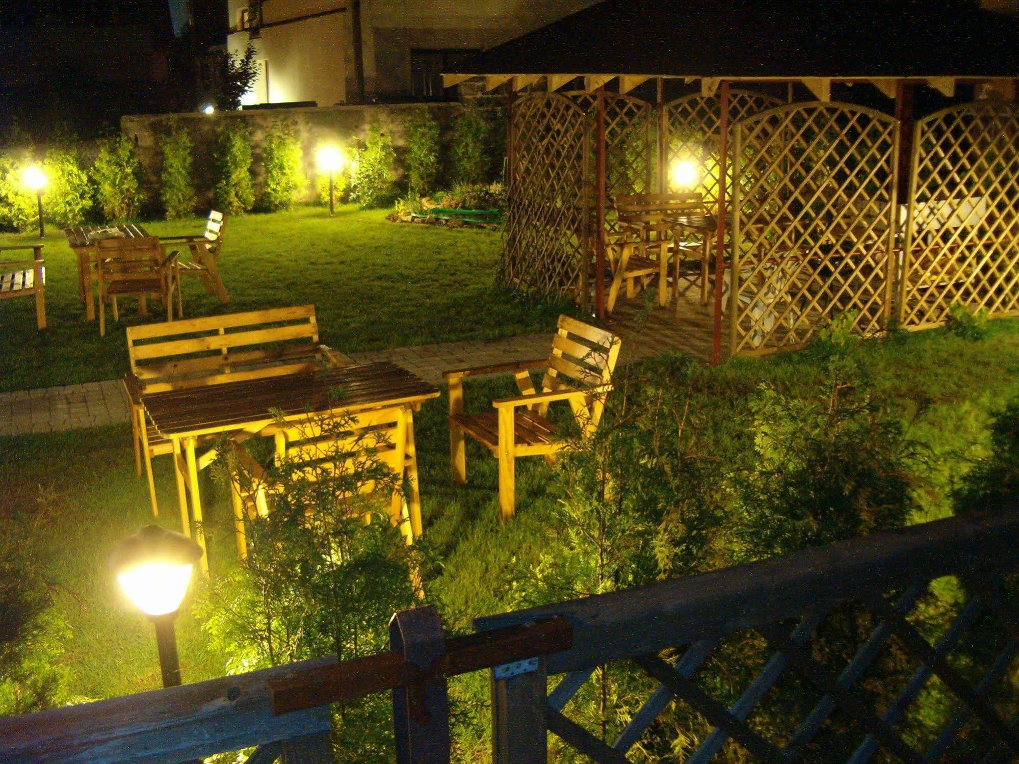 Hotel Daisy Budget Cracóvia Exterior foto